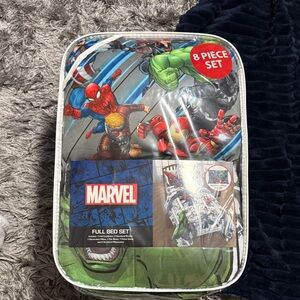 Marvel Superhero Full Bed Set with Red and Green